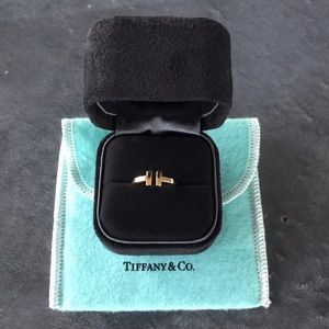 Tiffany & Co T Wire Ring in 18k Gold